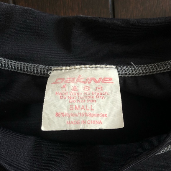 ⚪️ Dakine long sleeve rash guard - Picture 3 of 4